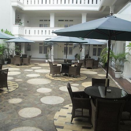 Ramayana Hotel Makassar Exterior photo