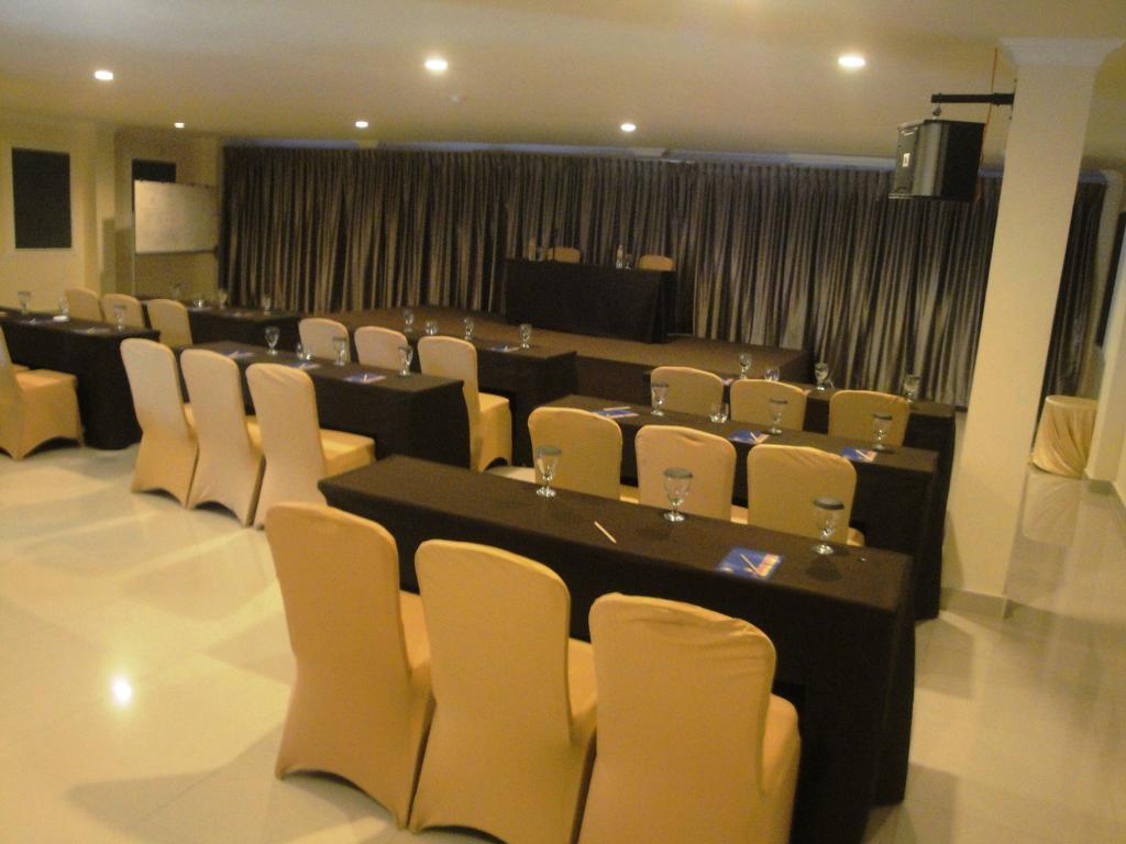 Ramayana Hotel Makassar Exterior photo