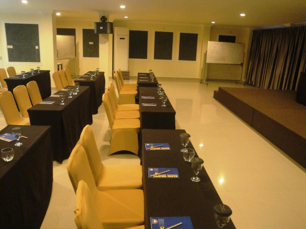 Ramayana Hotel Makassar Exterior photo
