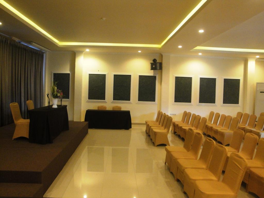Ramayana Hotel Makassar Exterior photo
