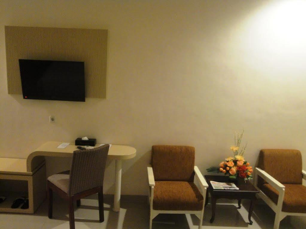 Ramayana Hotel Makassar Exterior photo