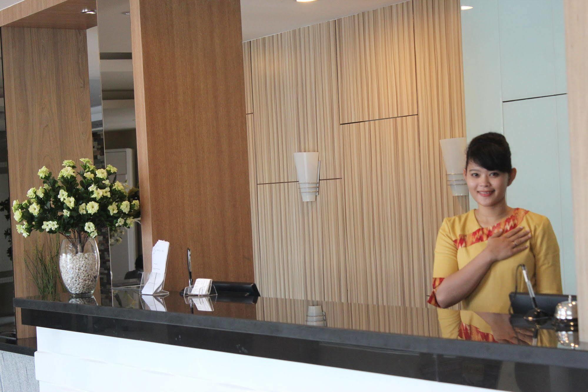 Ramayana Hotel Makassar Exterior photo