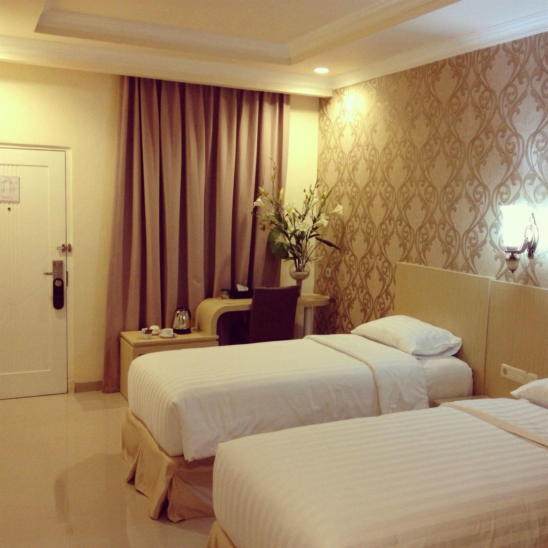 Ramayana Hotel Makassar Exterior photo