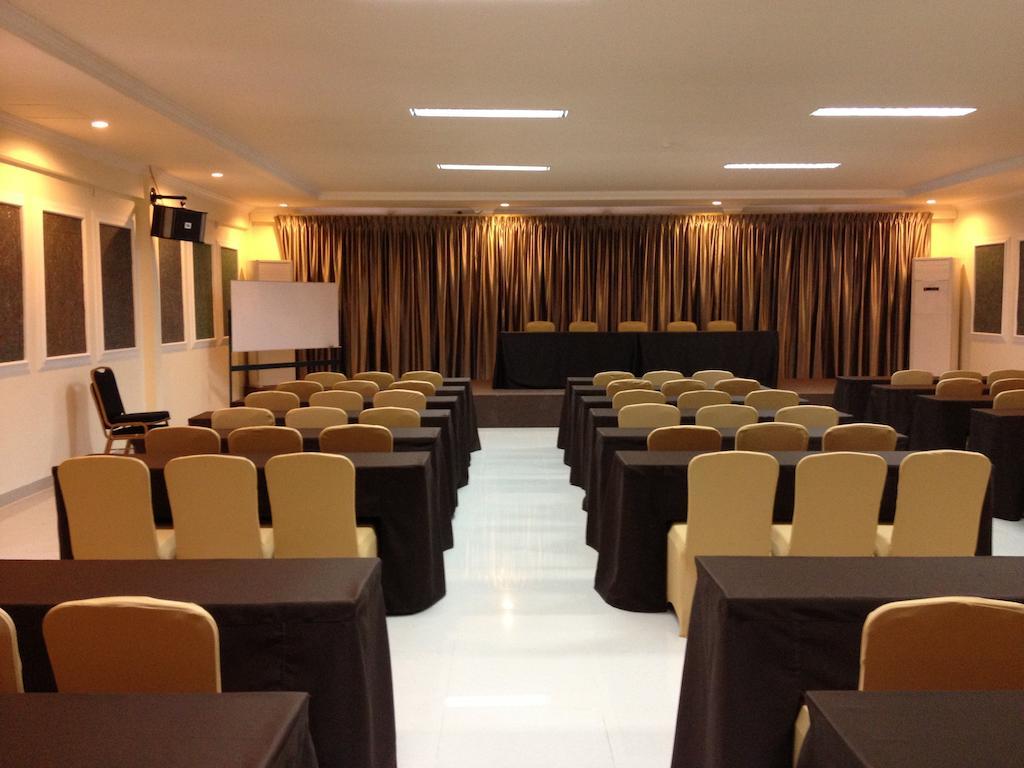 Ramayana Hotel Makassar Exterior photo